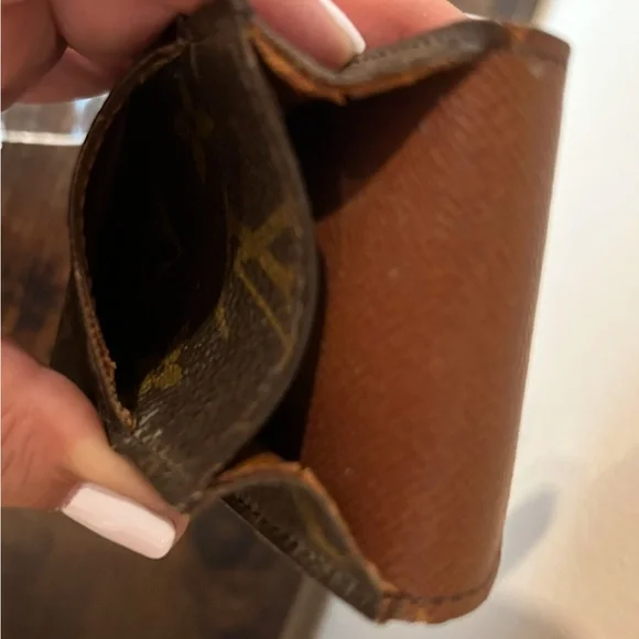 Authentic LV Case- includes dust bag - Picture 9 of 9